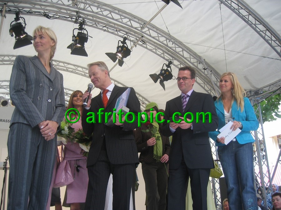 ../Images/Krefeld-Strssenmodenschau-2005 122.jpg